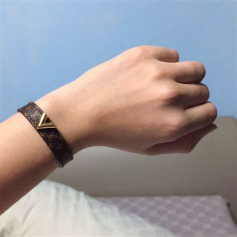 bracelet louis vuitton femme v|louis vuitton bracelet size chart.